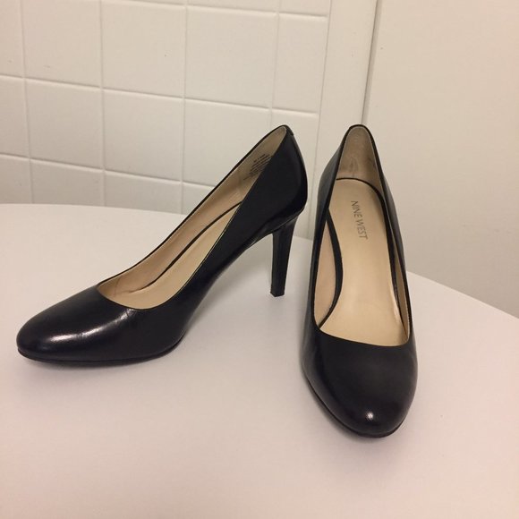 Nine West Black Leather Handjive Pumps - Picture 3 of 5